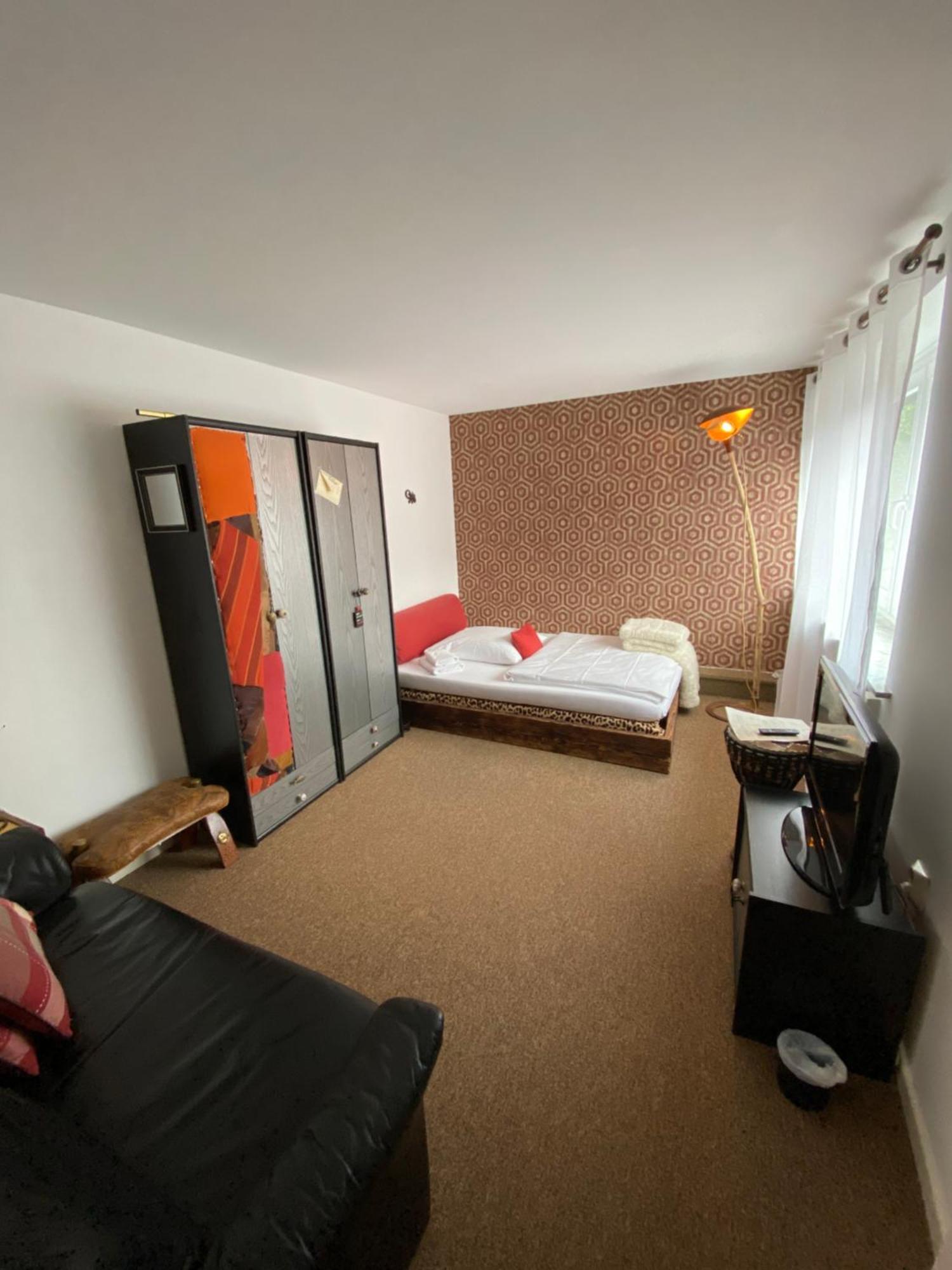 Privartzimmer 'Ausfahrt Freihalten' Хузум Экстерьер фото