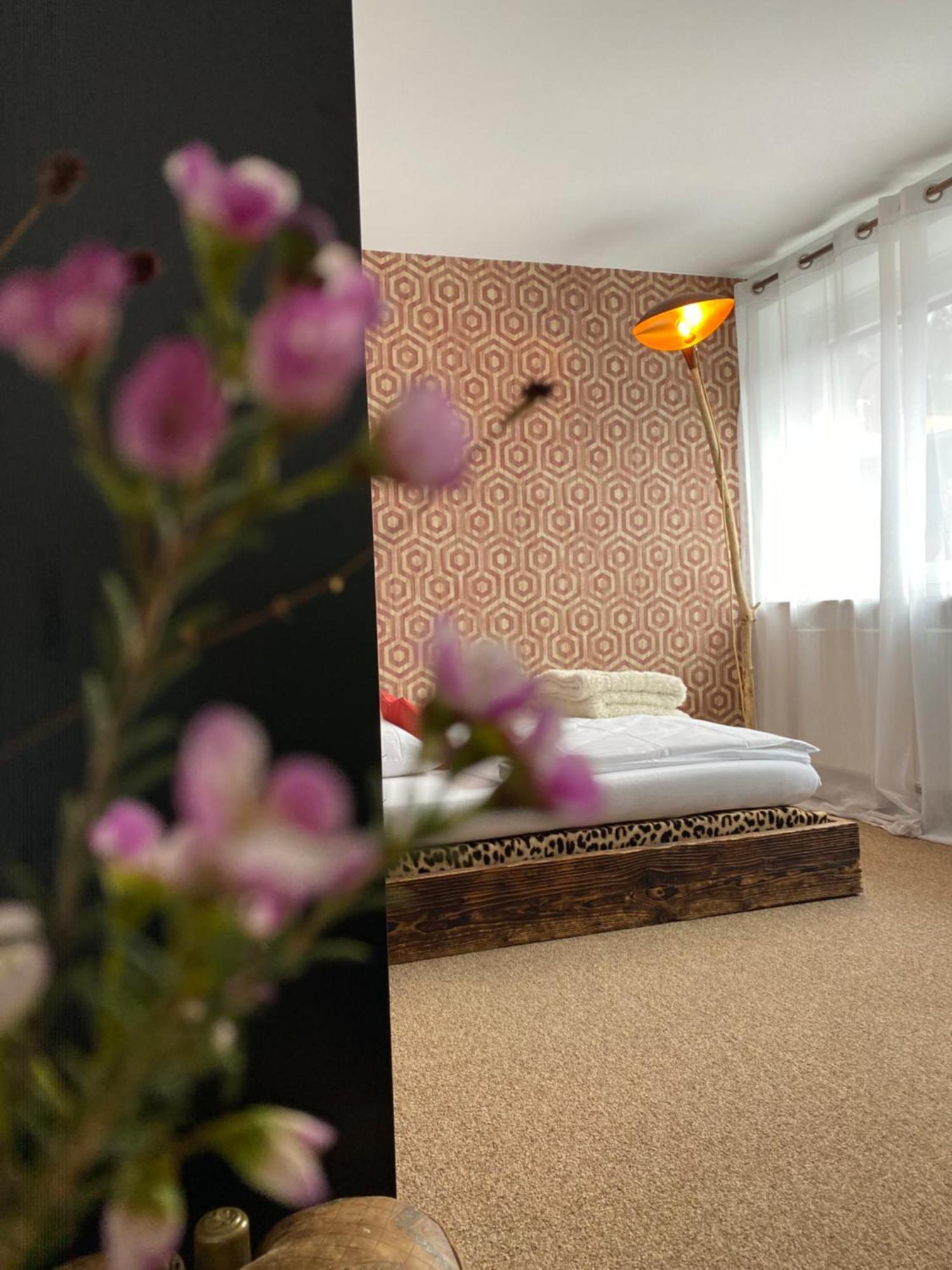 Privartzimmer 'Ausfahrt Freihalten' Хузум Экстерьер фото